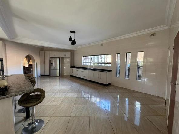 6 Bedroom House
