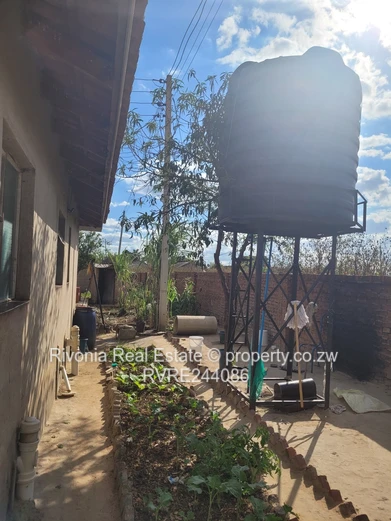 Neat 5beds on 300sqm Budiriro 3