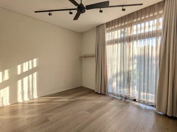 2 Bedroom Flat & Apartment