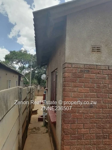 4bedroom house in Kuwadzana 4 extension with Title Deeds, 43k