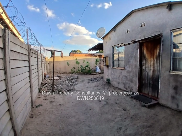 Glen Norah B House For Sale