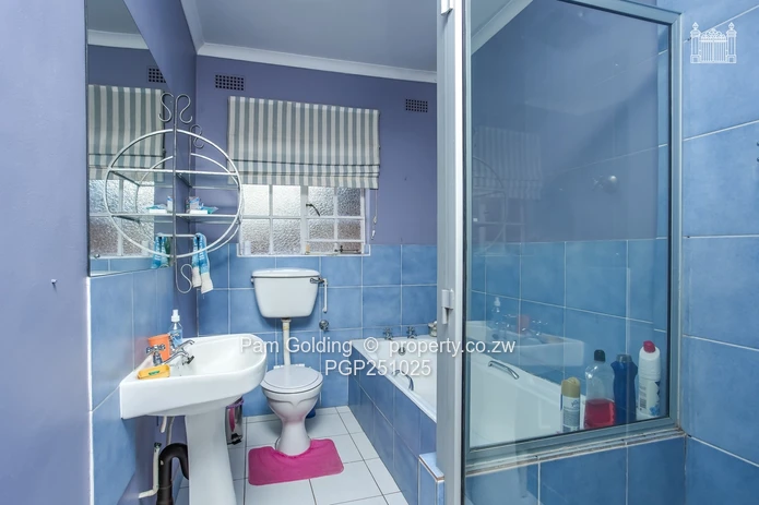 Charming Duplex Glen Lorne Apartment!!!