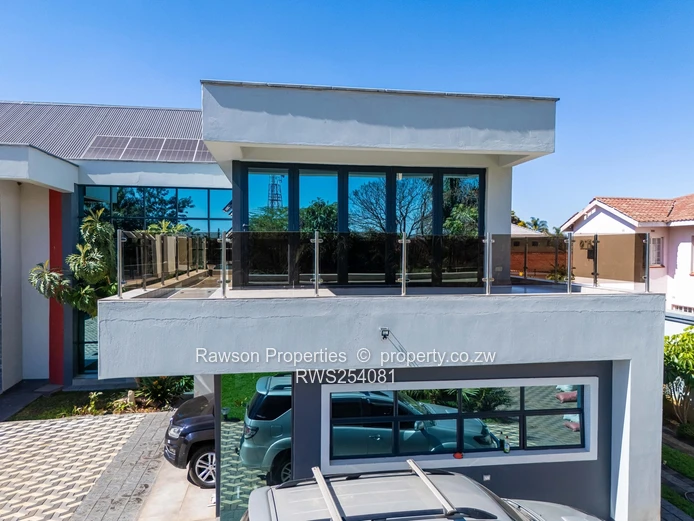 Modern 6-Bed Family Home with Pool & Solar — Mount Pleasant