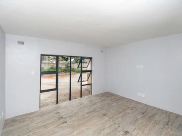 2 Bedroom Flat & Apartment