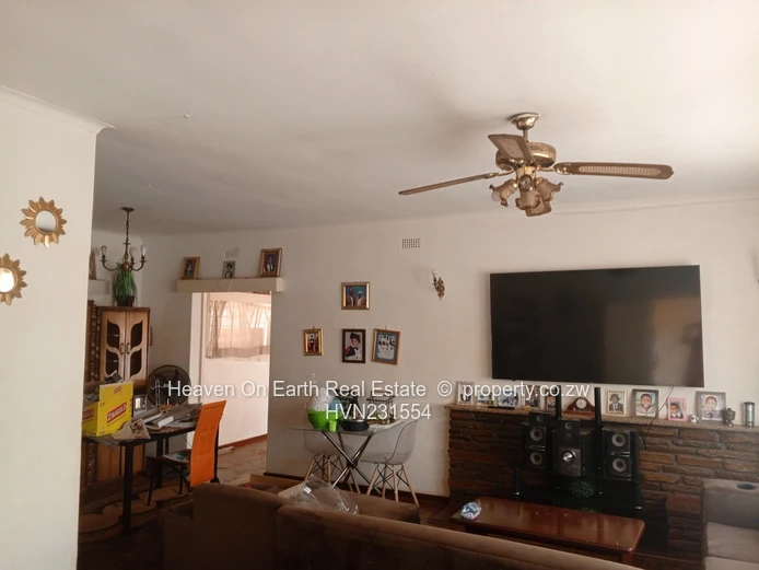 Neatly painted house to rent !  (Sole Mandate)