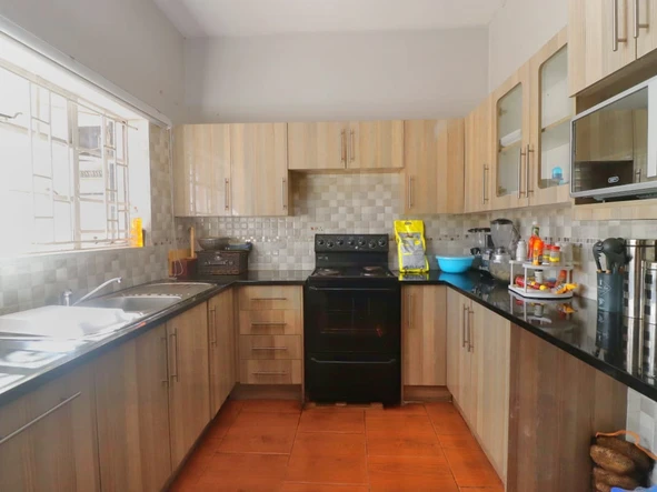 2 Bedroom Flat & Apartment