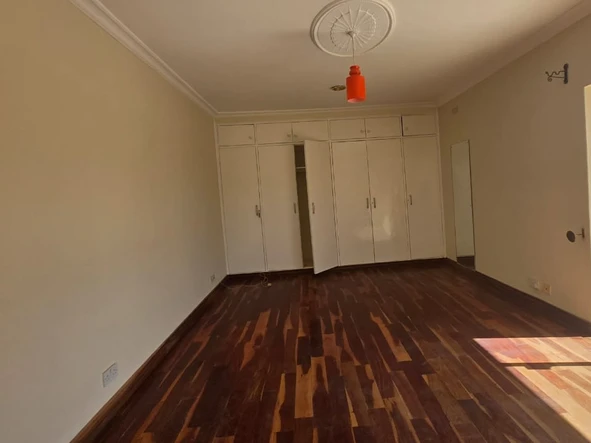 6 Bedroom House