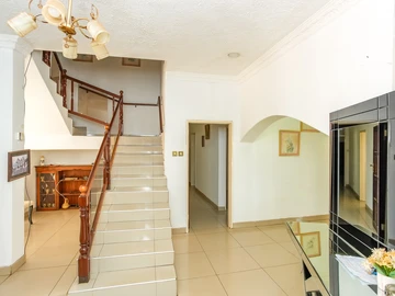 5 Bedroom House