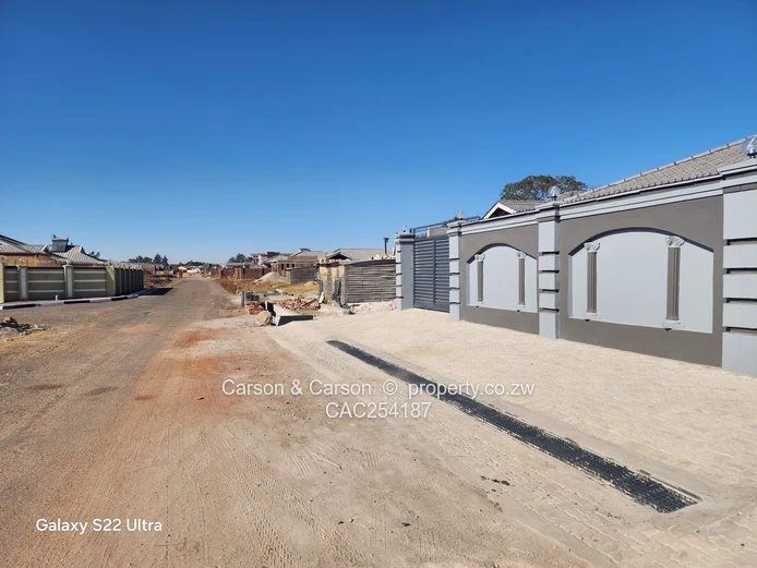 Serviced 1000m2 Stand on Tarred Main Road, Waterfalls