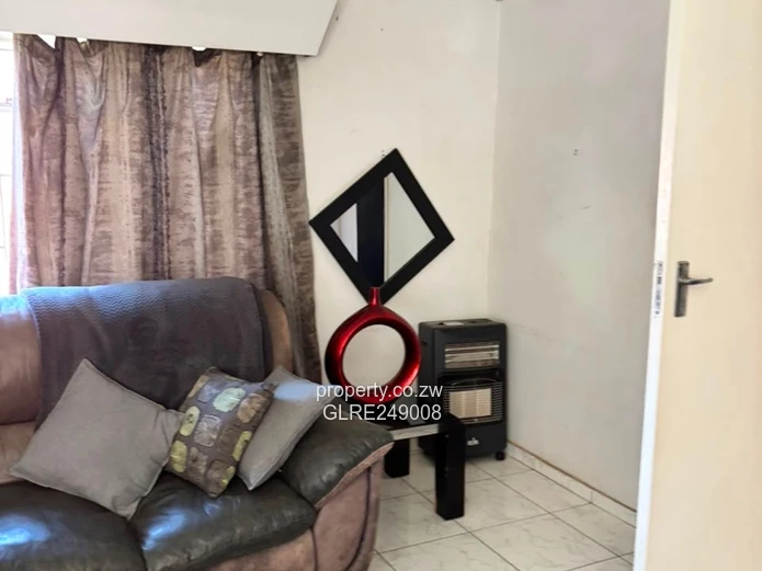 Sunny 3-Bed Avondale Flat with Garden & Borehole