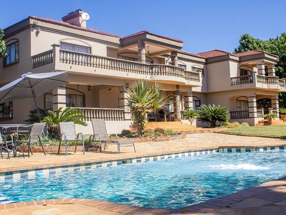 9 Bedroom House