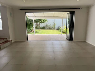 3 Bedroom Flat & Apartment