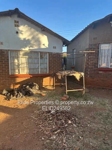3-Bed Brick Bungalow in Kuwadzana, Harare - Yard & Parking