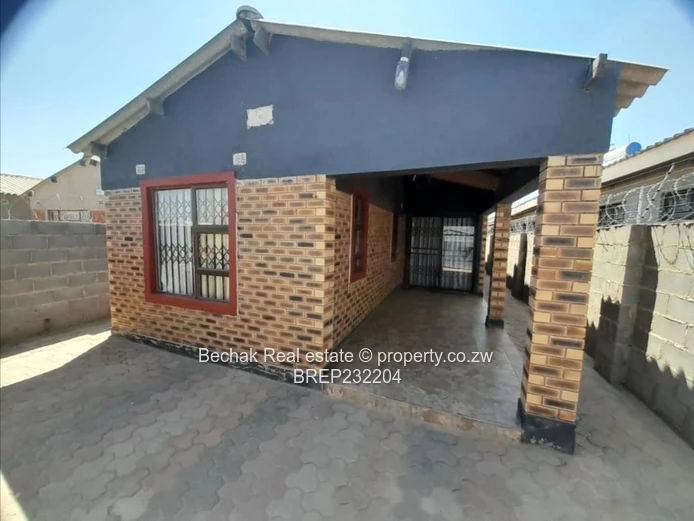 Immaculate house for sale in phelandaba West 