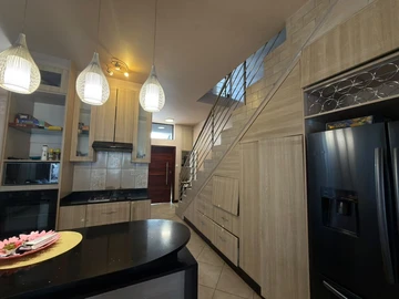 3 Bedroom Flat & Apartment