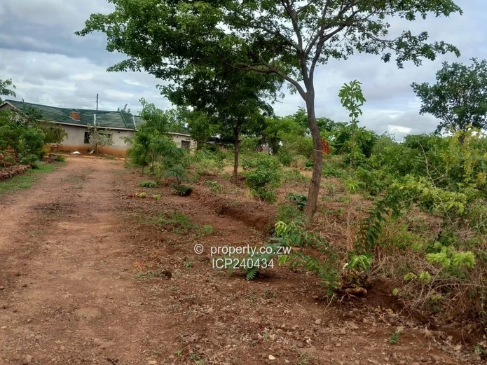 Sabonabona Kadoma 2700sqm for USD 30 000