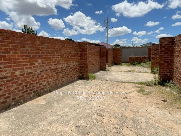 COMPLETE TO TASTE! 4 Bedroom House Southlea Park 