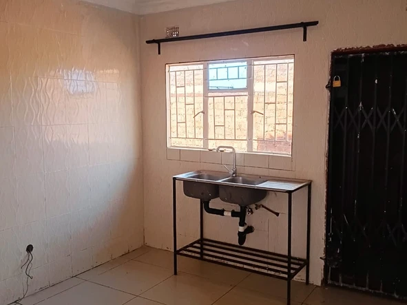 2 Bedroom Flat & Apartment