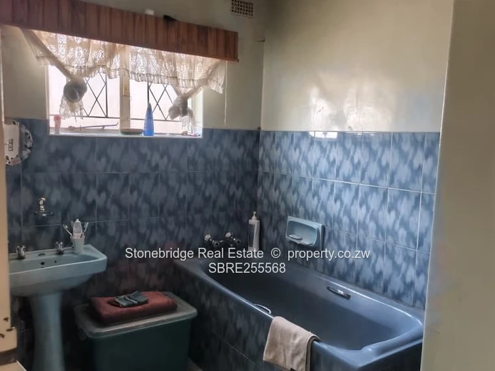3 Bedroom House in Highmount To Rent
