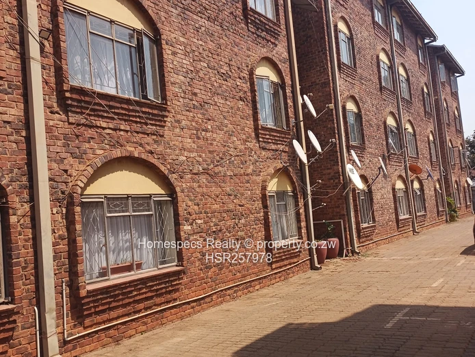 1-Bed Ground Floor Flat in Avenues — Borehole & Secure
