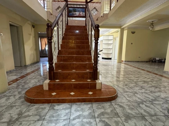 5 Bedroom House