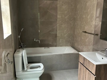 3 Bedroom Flat & Apartment