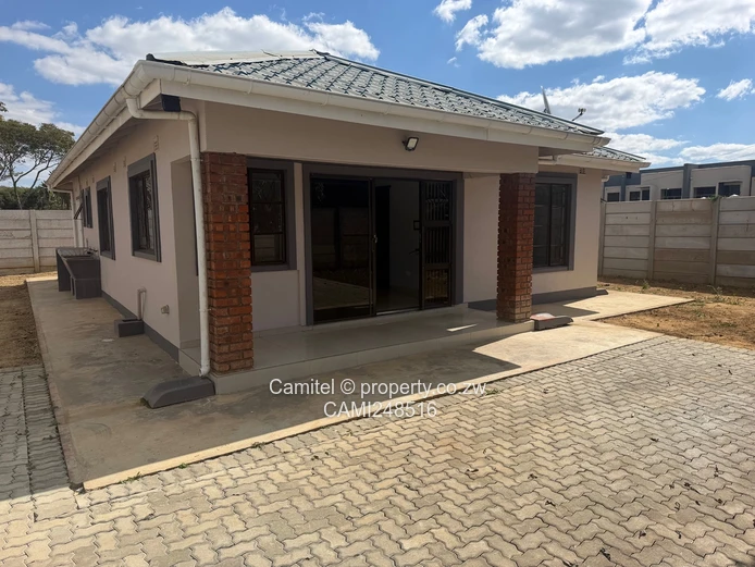 Sunlit 2-Bed Greencroft Cottage — Borehole, Modern Kitchen