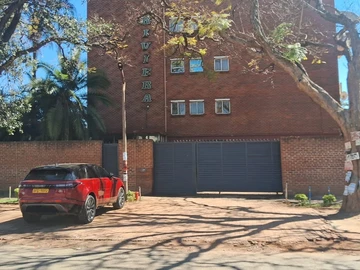 2 Bedroom Flat & Apartment