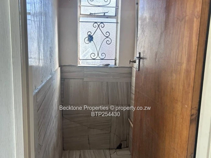 Selbourne Park: 4-Bed Home with Pool on 2500m²
