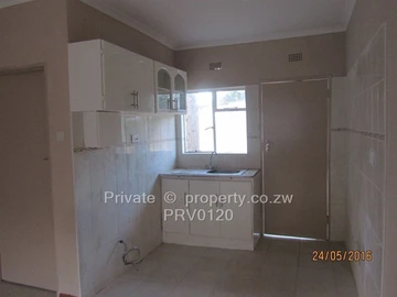 2 Bed Garden Flat, Waterfalls Parktown Near Shops