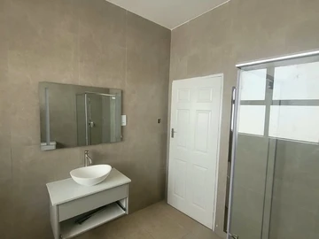 4 Bedroom Garden Flat