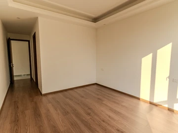4 Bedroom Flat & Apartment