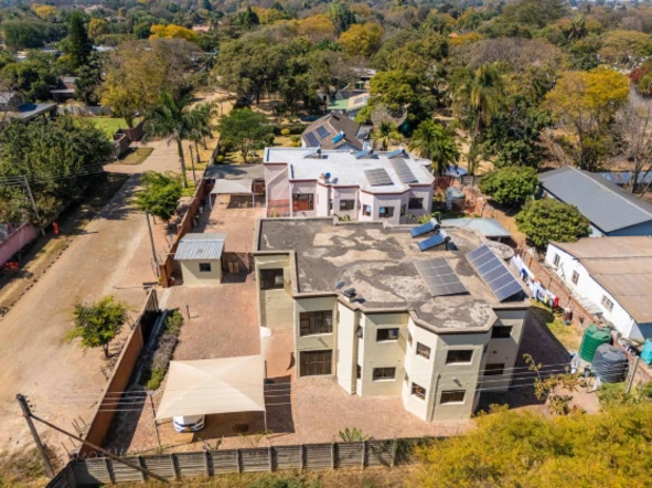 6 Bedroom Flat & Apartment