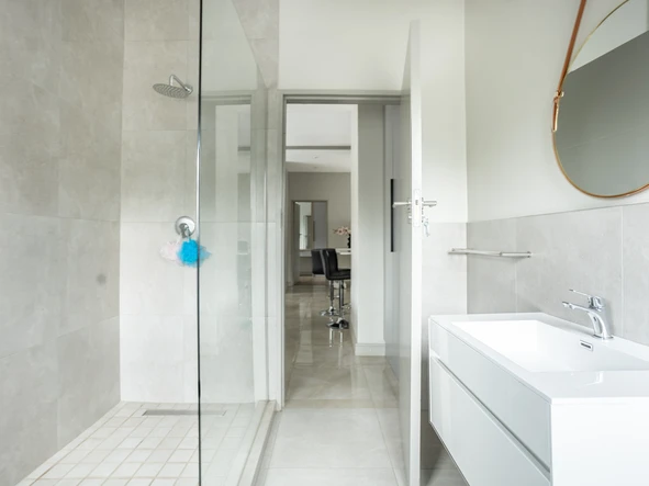 2 Bedroom Flat & Apartment