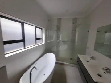 3 Bedroom Flat & Apartment