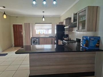 4 Bedroom Flat & Apartment
