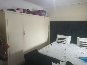 2 Bedroom Flat & Apartment