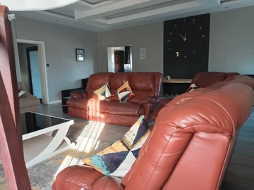 3 Bedroom Flat & Apartment