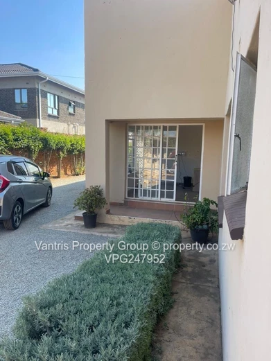 Pomona office to let