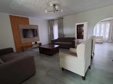 6 Bedroom House