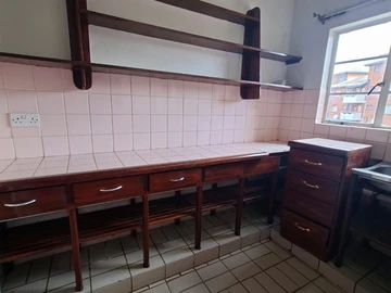 2 Bedroom Flat & Apartment