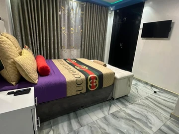 3 Bedroom Flat & Apartment