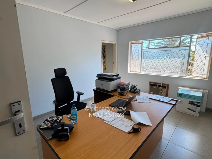 PRIME INDUSTRIAL PROPERTY FOR SALE – PLUMTREE ROAD, BULAWAYO Asking Price: USD $600,000