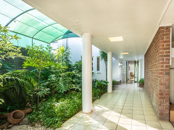 3 Bedroom Flat & Apartment