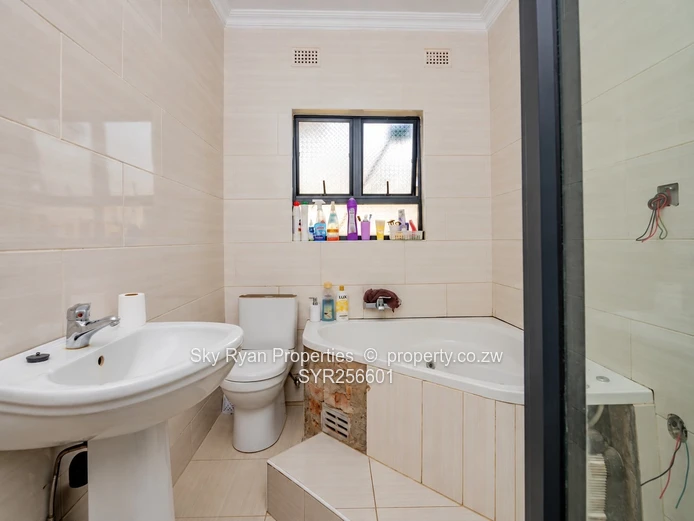 5-Bedroom Family Home For Sale - Madokero 
