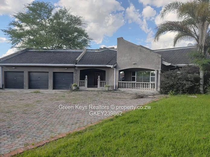 Solid, spacious, 5 beds house 