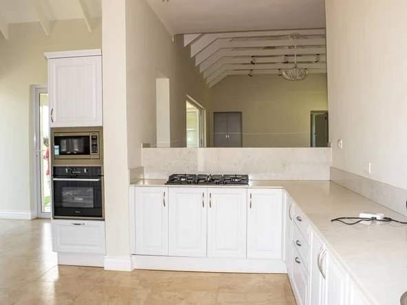 3 Bedroom Flat & Apartment