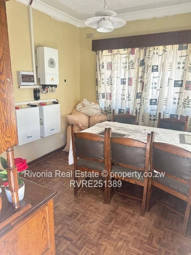 Greendale North: 4-Bed Home on 4200m² with Borehole