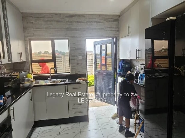 Sally Mugabe – Solid Family Home on 2000sqm for Sale