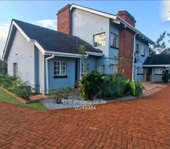 Charming 4BR Helensvale Home — Beautiful Garden & Borehole